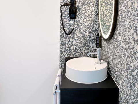 Superior Room, 1 Double Bed, Balcony | Minibar, desk, free WiFi