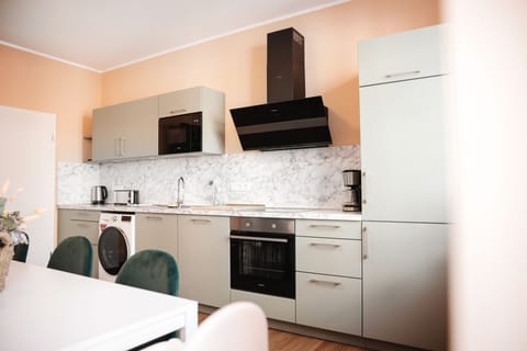 Superior Suite | Private kitchen | Fridge, microwave, oven, stovetop