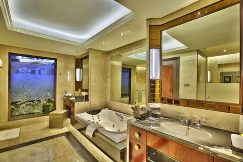 One Bedroom Pool Villa | Bathroom | Separate tub and shower, jetted tub, rainfall showerhead