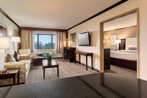 Suite, 1 Bedroom | Egyptian cotton sheets, premium bedding, pillowtop beds, in-room safe