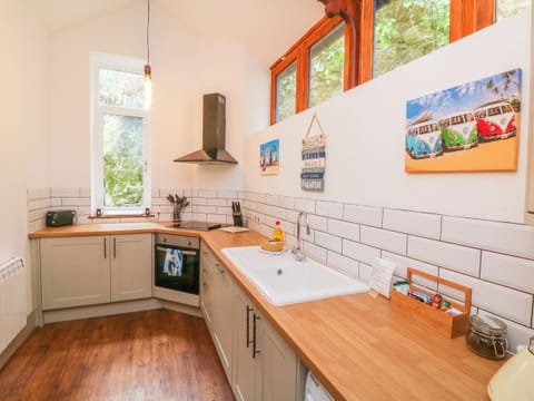 Fridge, dishwasher, electric kettle, toaster