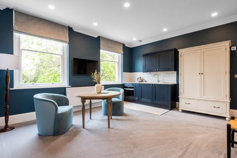 Deluxe Twin Suite Garden View | Hypo-allergenic bedding, individually decorated, individually furnished