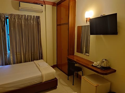 standard twin room | Laptop workspace, soundproofing, free WiFi, bed sheets