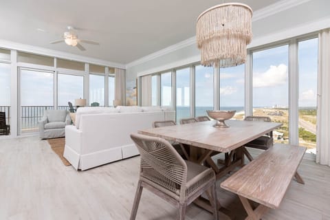 Condo, 4 Bedrooms | Dining