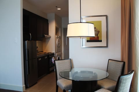 Premier Room, 1 Bedroom | In-room dining