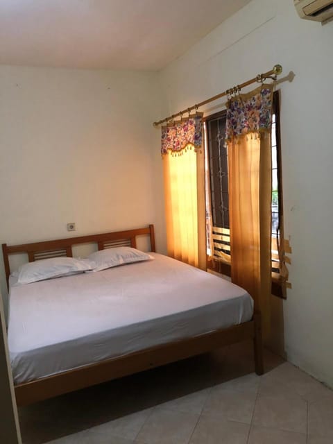 Standard Double Room | Desk, laptop workspace, free WiFi, bed sheets