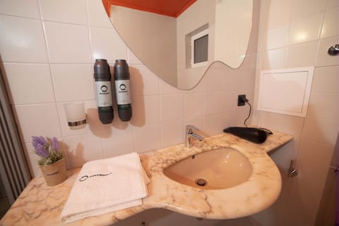 Suite | Bathroom | Shower, free toiletries, hair dryer, slippers