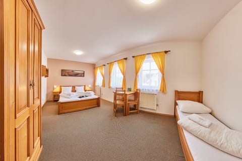 Standard Room | Blackout drapes, free cribs/infant beds, free WiFi, bed sheets