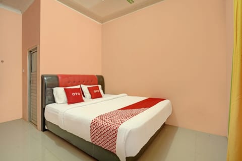 Deluxe Double Room | Desk, free WiFi, bed sheets