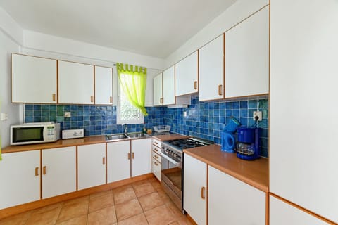 The Sunset, 1 Bedroom Apartment | Private kitchen | Full-size fridge, microwave, oven, stovetop