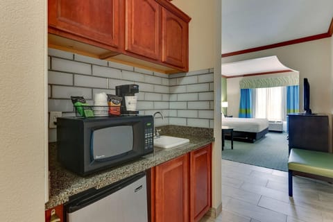 1 bedroom, premium bedding, down comforters, pillowtop beds