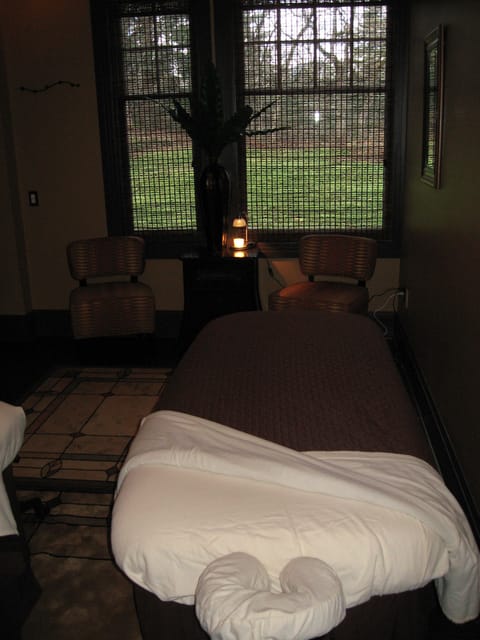 Couples treatment rooms, body treatments, hydrotherapy, aromatherapy