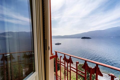 Camera Deluxe Matrimoniale/Doppia con Letti Singoli Vista Lago | Balcony