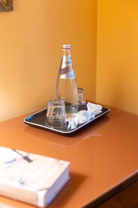 Camera Superior Matrimoniale/Doppia con Letti Singoli Vista Lago Laterale con Balcone | Minibar, in-room safe, desk, cribs/infant beds