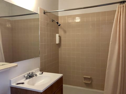 Basic Room | Bathroom | Combined shower/tub, towels, soap, toilet paper