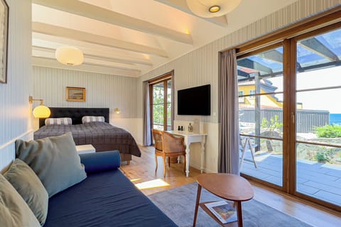 Panoramic Suite, Terrace, Ocean View | Free WiFi, bed sheets