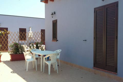 Villa, 1 Bedroom, Smoking, Patio | Living area