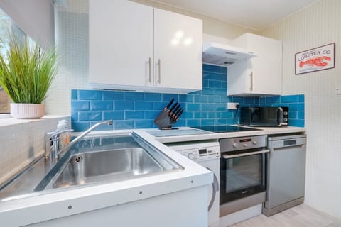 Apartment | Private kitchen | Microwave, oven, dishwasher, electric kettle