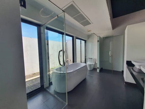 Premier Villa | Bathroom | Slippers