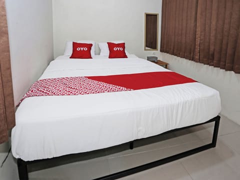 Standard Double Room | Free WiFi, bed sheets