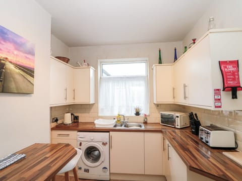 Cookware/dishes/utensils