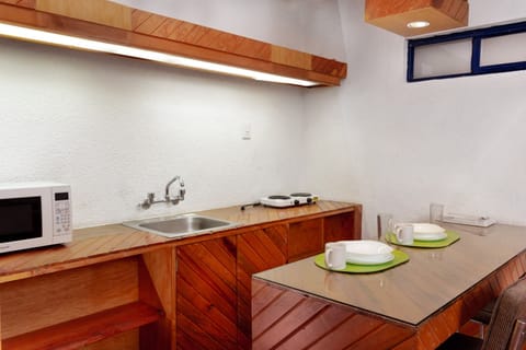 Economy Apartment, 1 Bedroom, Accessible | Private kitchen | Mini-fridge, microwave, dishwasher, cookware/dishes/utensils