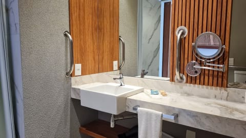 Standard Double Room | Bathroom | Shower, hydromassage showerhead, hair dryer, bathrobes