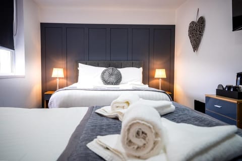 Standard Quadruple Room | Iron/ironing board