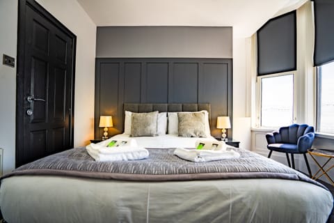 Luxury Double Room, Ensuite, Sea View | Iron/ironing board