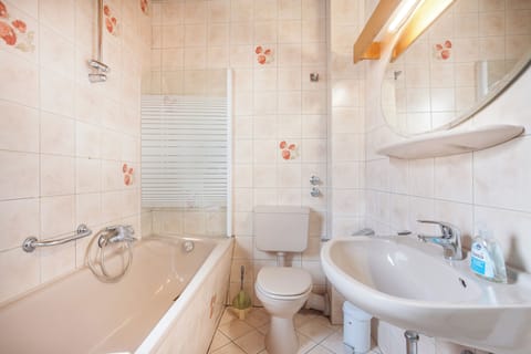 Double Room | Bathroom | Hair dryer, towels