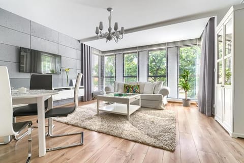 Deluxe Apartment | 1 bedroom, iron/ironing board, cribs/infant beds, free WiFi