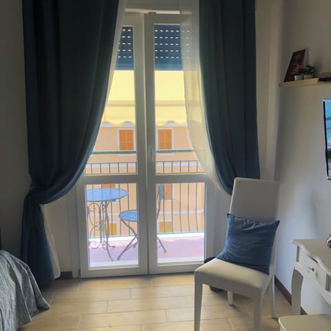 Deluxe Double or Twin Room, 1 Bedroom, Sea View, Beachside | Premium bedding, free minibar, in-room safe, individually decorated