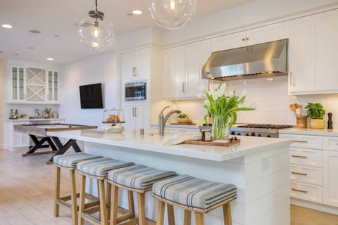 House (5 Bedrooms) | Private kitchen | Fridge, oven, stovetop, dishwasher