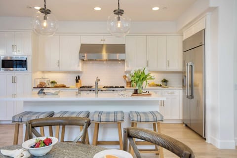 House (5 Bedrooms) | Private kitchen | Fridge, oven, stovetop, dishwasher