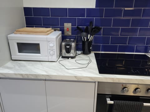 Apartment | Private kitchen | Electric kettle, toaster