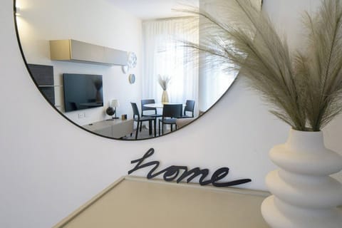 Apartment, 2 Bedrooms, Balcony, City View | Dining