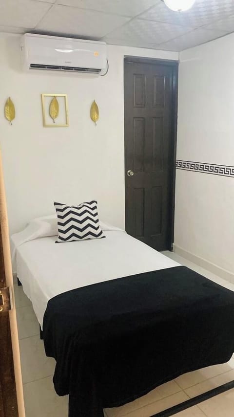 Single Room | Free WiFi, bed sheets