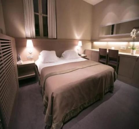 Deluxe Twin Room, 1 Double Bed, Non Smoking | Desk, iron/ironing board, free WiFi