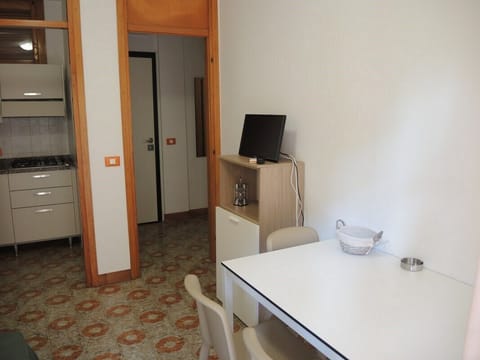 Apartment, 1 Bedroom, Balcony | Dining