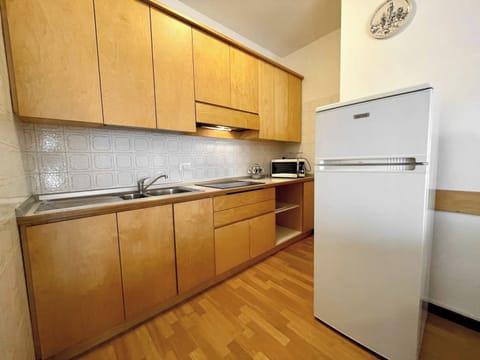 Apartment, 1 Bedroom, Balcony, City View | Interior