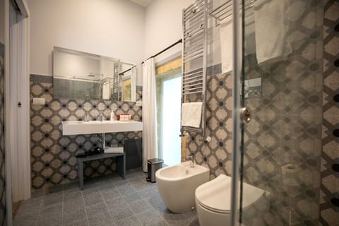 Superior Room, Balcony | Bathroom | Shower, rainfall showerhead, free toiletries, hair dryer