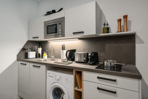 Premium Studio | Private kitchen | Fridge, stovetop, espresso maker, electric kettle