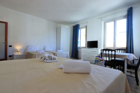 Standard Quadruple Room, Non Smoking | Desk, free WiFi