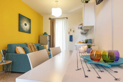 Apartment, 1 Bedroom, Patio, Garden View | Living room