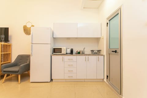 Studio | Private kitchen | Fridge, microwave, stovetop, coffee/tea maker