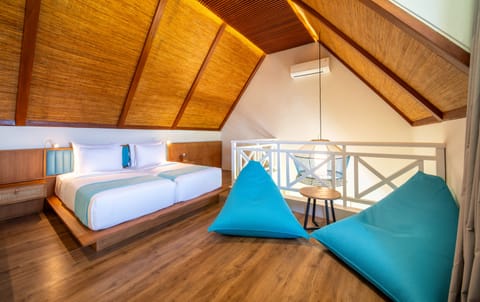 Lofts | Premium bedding, in-room safe, desk, free cribs/infant beds