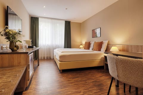 Comfort Double Room | In-room safe, laptop workspace, blackout drapes, iron/ironing board