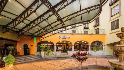 Breakfast, lunch, dinner served; international cuisine