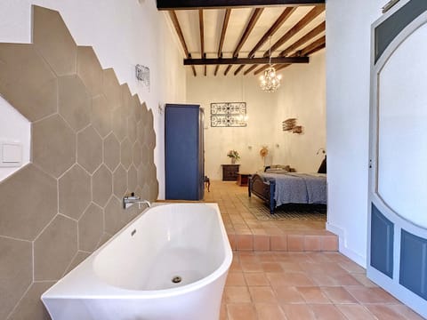 Family Quadruple Room | Bathroom | Hair dryer, bidet, heated floors, towels