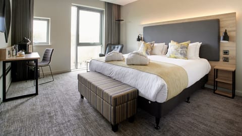 In-room safe, desk, laptop workspace, soundproofing